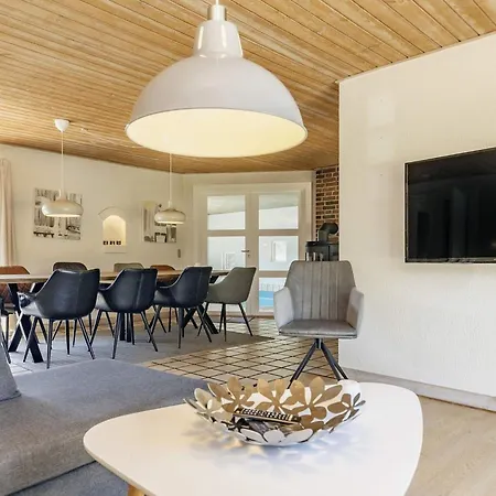 10 Person Holiday In Bl Vand